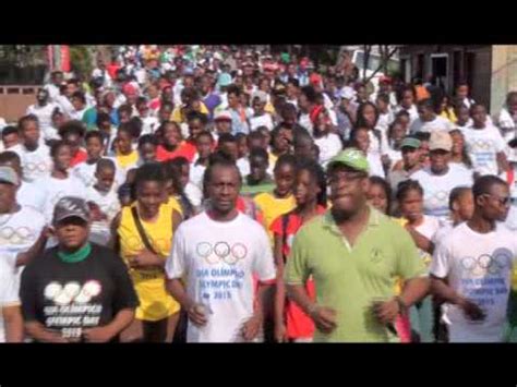 200 metros rasos é uma modalidade olímpica de corrida no atletismo.a prova é provavelmente a mais antiga de todas as provas atléticas, já que a primeira corrida que se disputou nos jogos olímpicos da antiguidade, o stadion, 1 media mais ou menos 600 pés gregos, cerca de 192 m, uma volta inteira no estádio, o que equivale aos nossos modernos 200 metros. MARCHA OLIMPICA - YouTube