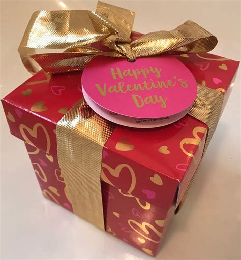 All Things Lush Uk Happy Valentines Day T Set Valentiness Day 2017