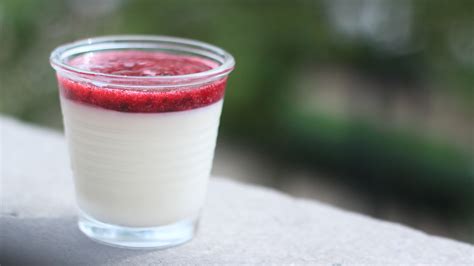 Panna Cotta et son coulis de fruits rouges