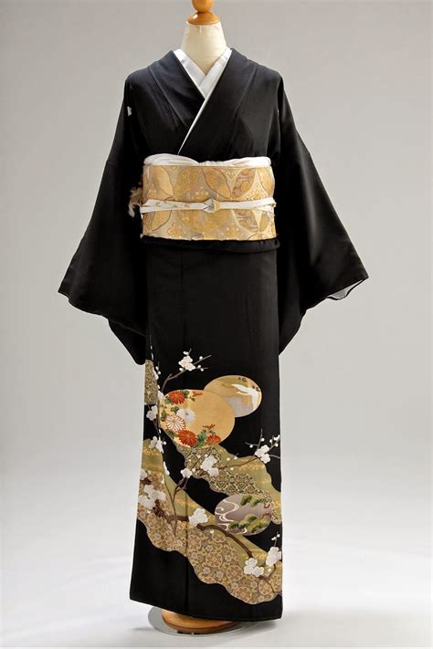 Kurotomesode 黒留袖 A Black Kimono Patterned Only Below The Waistline