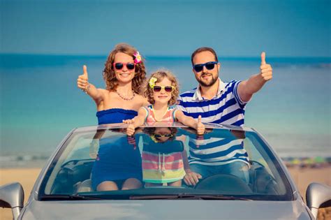乘汽车去海边旅行的家庭图片 一家人乘汽车去海边愉快的旅行素材 高清图片 摄影照片 寻图免费打包下载