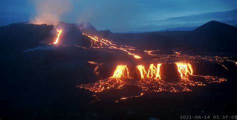 Iceland Volcano Update No Signs Of Eruption Ending Soon Lava Field