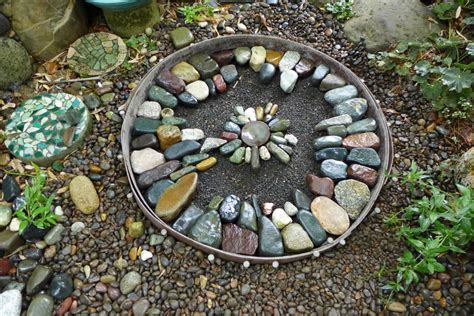 This link is to an external site that may or may not meet accessibility guidelines. Jeffrey Bale's World of Gardens: Building a Pebble Mosaic ...