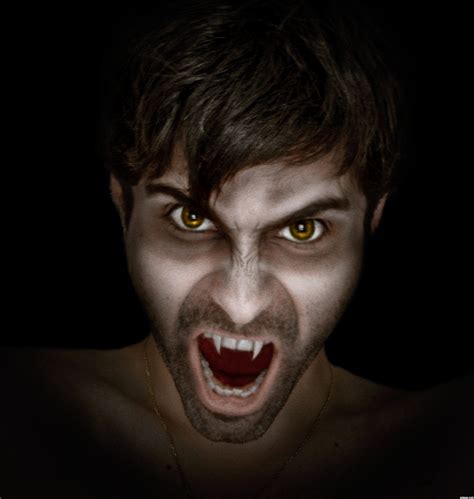Tak sangka tau cik piah ni penakut rupanya.ingatkan dia ni berani sangat. Fright Night picture, by jadedink for: mixed media 32 ...
