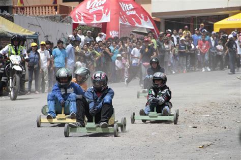 En la plaza san francisco se llevará acabo un encuentro de canícas de distintos grupos de quito. Juegos Tradicionales De Quito Coches De Madera - Taller La ...