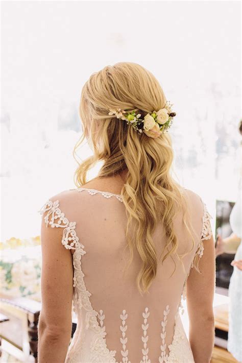 Large selection of bridal & wedding hair flowers combs, clips and hair pins for a bride on her wedding day all carefully handpicked from shops around the world. Wedding Hairstyles: 15 Fab Ways to Wear Flowers in Your ...