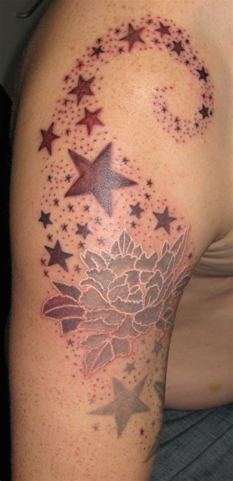 This star tattoo is perfectly suitable for guys who love to stars and the sky. Shaded Stars Tattoo Designs - Tattoo Maze