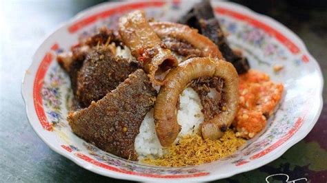 Bubur ayam 77 makanan yang sangat cocok di nikmati pada pagi hari, sangat lezat & gurih dengan perpaduan resep. 7 Kuliner Enak di Surabaya untuk Menu sarapan, Coba Bubur ...