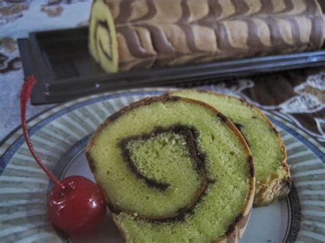 Bolu gulung batik menjadi populer karena keunikan motifnya. Resep Membuat Kue Bolu Gulung Batik | Resep Masakan