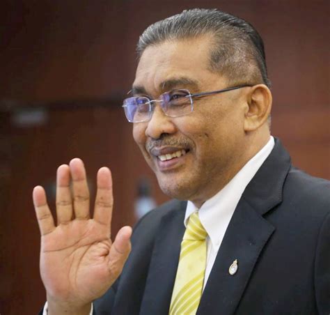 The estimated net worth of iqra aziz in 2021 is ~ pkr400m to pkr500m. Takiyuddin Unveils Letter Purporting to Show Ex-AG's ...