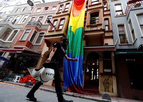 Istanbul Pride Parade Hit With Tear Gas By Police At Least 19 Arrested