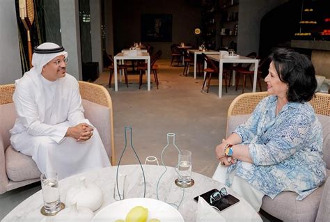 صحيفة الأيام البحرينية الشيخة مي تلتقي رئيس هيئة البحرين للثقافة والآثار