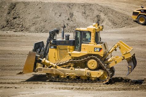 Cat D9t Large Bulldozer 410 Hp Specification And Features