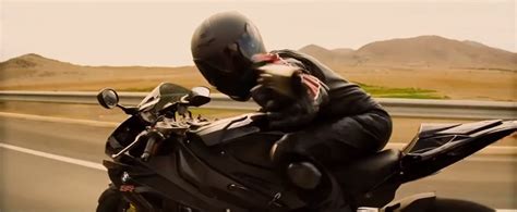 In the latest trailer, we can see actor tom cruise riding the r ninet scrambler along with a host of other bmw models. Tom Cruise Rides a BMW S1000RR in the Mission Impossible 5 - Rogue Nation -Video - autoevolution