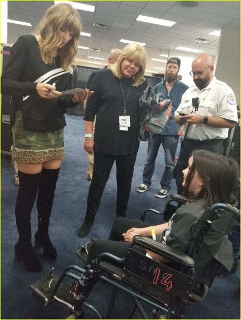 Taylor Swift Meets Fan Backstage Who Fell Ill During Concert Photo