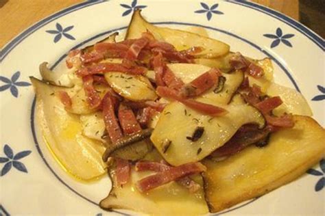 Boletus edulis es el nombre en latín de una seta comestible, también conocida en. Fetuccinni al Funghi. Receta