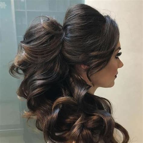 When you want your hair to pancake at the sides of your head and flow rather than hanging in a tapered ponytail, pull the hair down below the hair tie as much as you can so that all the lengths of your it helps to have super long, thick hair, too, but extensions can help you create the same look. The 20 Most Attractive Ponytail Hairstyles for Women ...