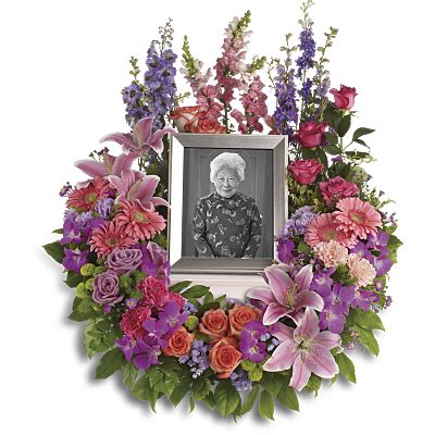 How to make a flower spray for a funeral. Etiquette & FAQ for Choosing Flowers for a Funeral | Teleflora