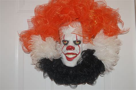 Pennywise Clown Wreath For Halloween Clown Wreath Scary Clowns