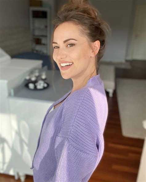 Ask fahriye evcen özçivit a question now. Fahriye Evcen Özçivit (German-Turkish actress and singer ...