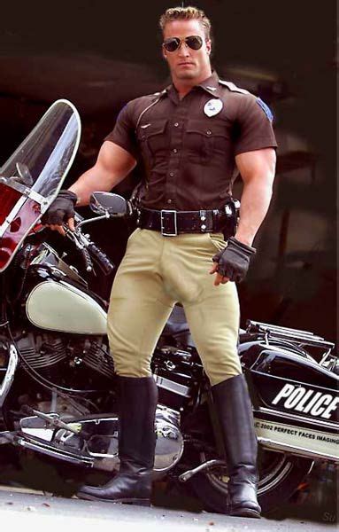 Bulgemaster Men In Uniform Hot Men Bulge Hot Cops