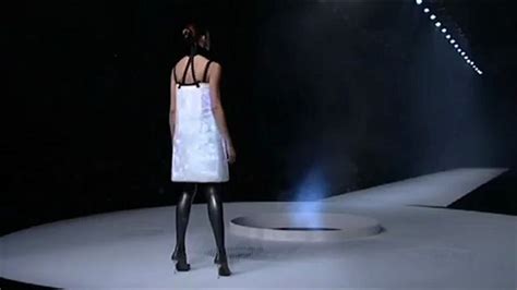 Led Dress By Hussein Chalayan In Collaboration With Swarovski Autumn Winter 2007 Video