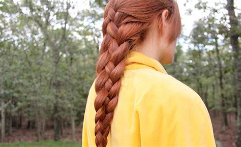Four stranded braids have an easy, bohemian appeal, especially when braided loosely. 4 strand french braid tutorial - Gina Michele