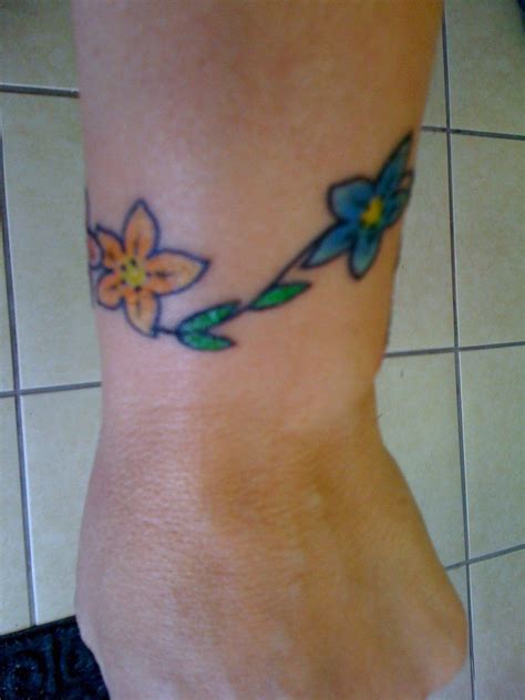 Here we are going to talk about wrist is very common body part where a tattoo can be seen easily. flower wrist tattoo | Flower wrist tattoos, Wrist tattoos ...