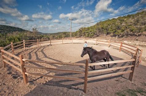In this video, i teach you how to lunge a horse in a round pen! America's 10 Best Cowboy Vacations | Round pens for horses ...