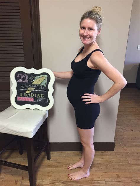 Week 22 Belly Pics — The Overwhelmed Mommy Blog