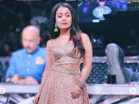 Neha Kakkar Breaks Down On Indian Idol 10 Sets The Team Had To Take Several Re Takes Filmibeat