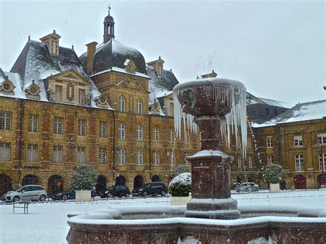 Place Ducale sous la neige, Charleville-Mézières. | La Place… | Flickr