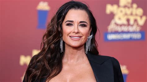 kyle richards quit drinking alcohol because it no longer served her us weekly