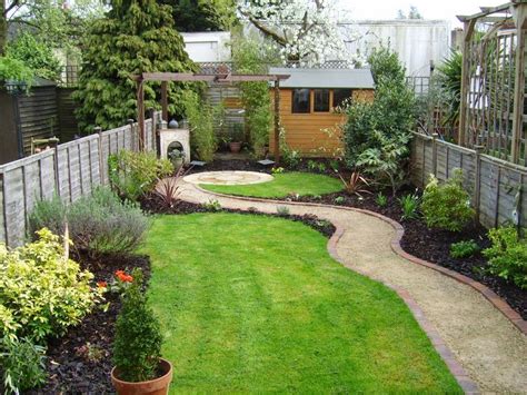 Browse our pick of plants for the middle of a border. Langer Schmaler Garten - Garten Design Idee Fotos