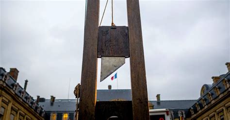 Die amerikanische revolution mit der unabhängigkeitserklärung vom 4. Makaber: Darum läuft die Klinge einer Guillotine spitz zu