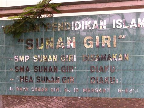 Walisanga ini memiliki peran yang sangat penting dalam penyebaran agama islam di indonesia. Sekolah Kita