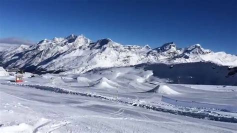 It has a population of about 5,800 inhabitants and is classified as a town by the swiss federal statistical office (fso). Zermatt 2016 - snow park - YouTube