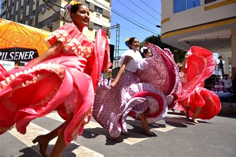 La Calle Córdova Atrajo A Comensales Que Gustan De La Sazón Guayaca Y Bailes Populares