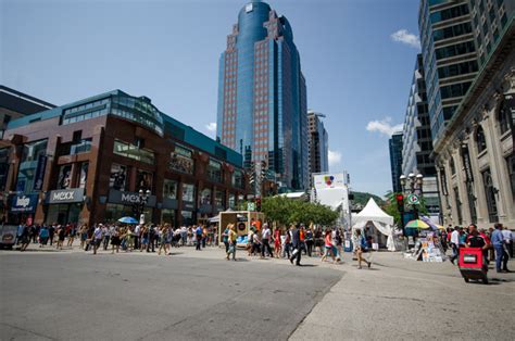 Montreal In Pictures  Femme de Carrière