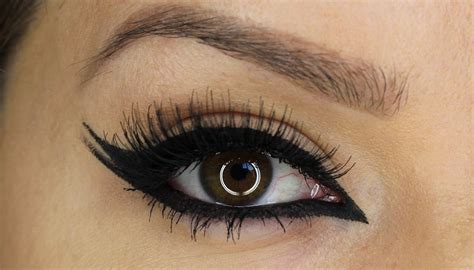 how to apply eyeliner perfectly by yourself step by step tutorial