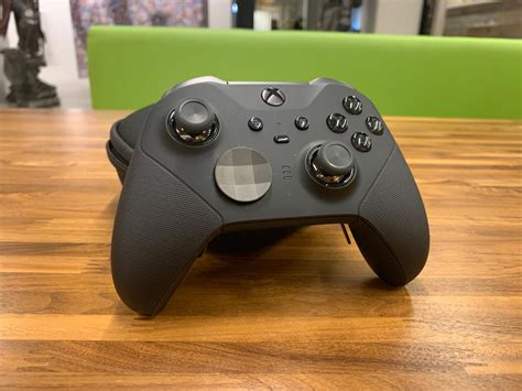 Extra paddles on the reverse for additional buttons, trigger locks for more rapid firing activation, and rubberized grips for a more tactile feel. Xbox Elite Controller Series 2: Seperti Apa Dan Apa Yang ...