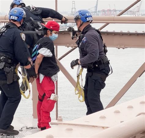 Man Scales Brooklyn Bridge And Is Coaxed Down By Nypd During Rush Hour