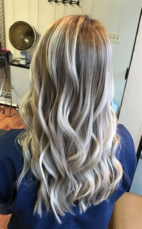 Smudge Root Blonde Hair Fashion Style