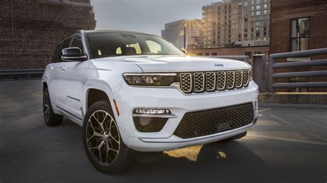 Jeep Unveils First Ever Grand Cherokee Plug In Electric Suv