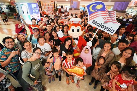 Sebenarnya cara buat aiskrim homemade sangat mudah dan sedap sama rasa macam yang anda beli di kedai kalau ikut resepi aiskrim malaysia. Jenama Makanan Segera Dari Filipina Jollibee Buka Outlet ...