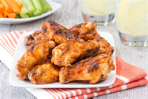 Me on the other hand, i love to try all the different sauces like asian zing and the parmesan garlic sauce, i have even ventured to the i hope to compete in the spicy wing challenge they have. BBQ Buffalo Wings Recipe | Hungry Girl
