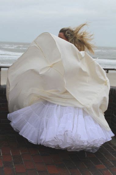 Pin By Gerard Hoefnagels On Petticoats Windy Skirts Dress Wind Wind