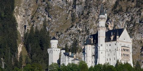 American Arrested For Pushing 2 Us Tourists Into Ravine At German Castle Leaving One Woman Dead