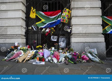 South Africa House In Trafalgar Square Londoncommemoration Of Nelson