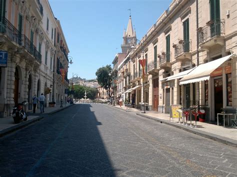 Messina Isola Pedonale A Piazza Duomo I Commercianti Chiedono Eventi